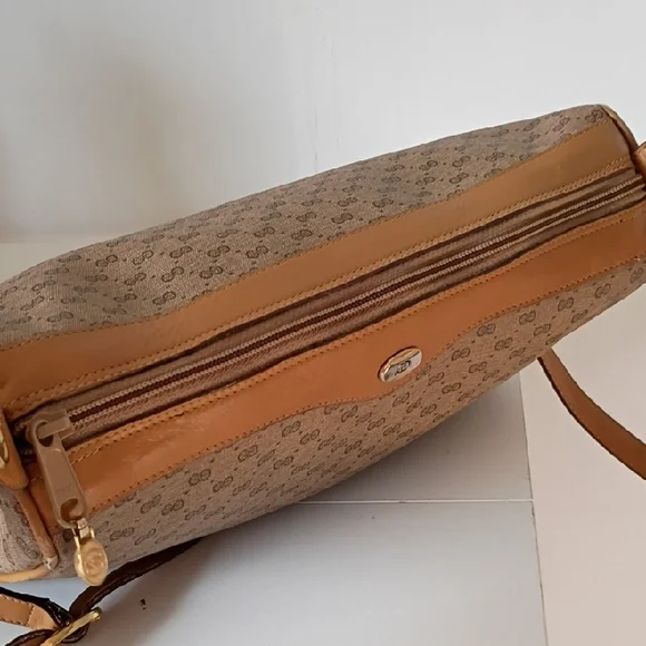 Vintage Gucci Micro GG brown coated canvas crossbody camera bag - Picture 12 of 16